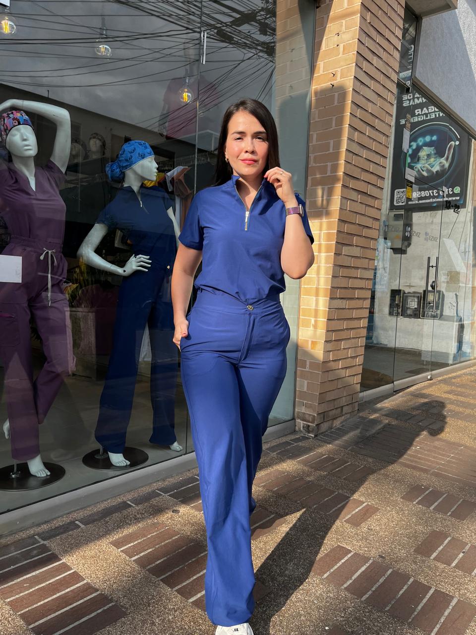 UNIFORME FRIDA COLOR BLUE BERRY