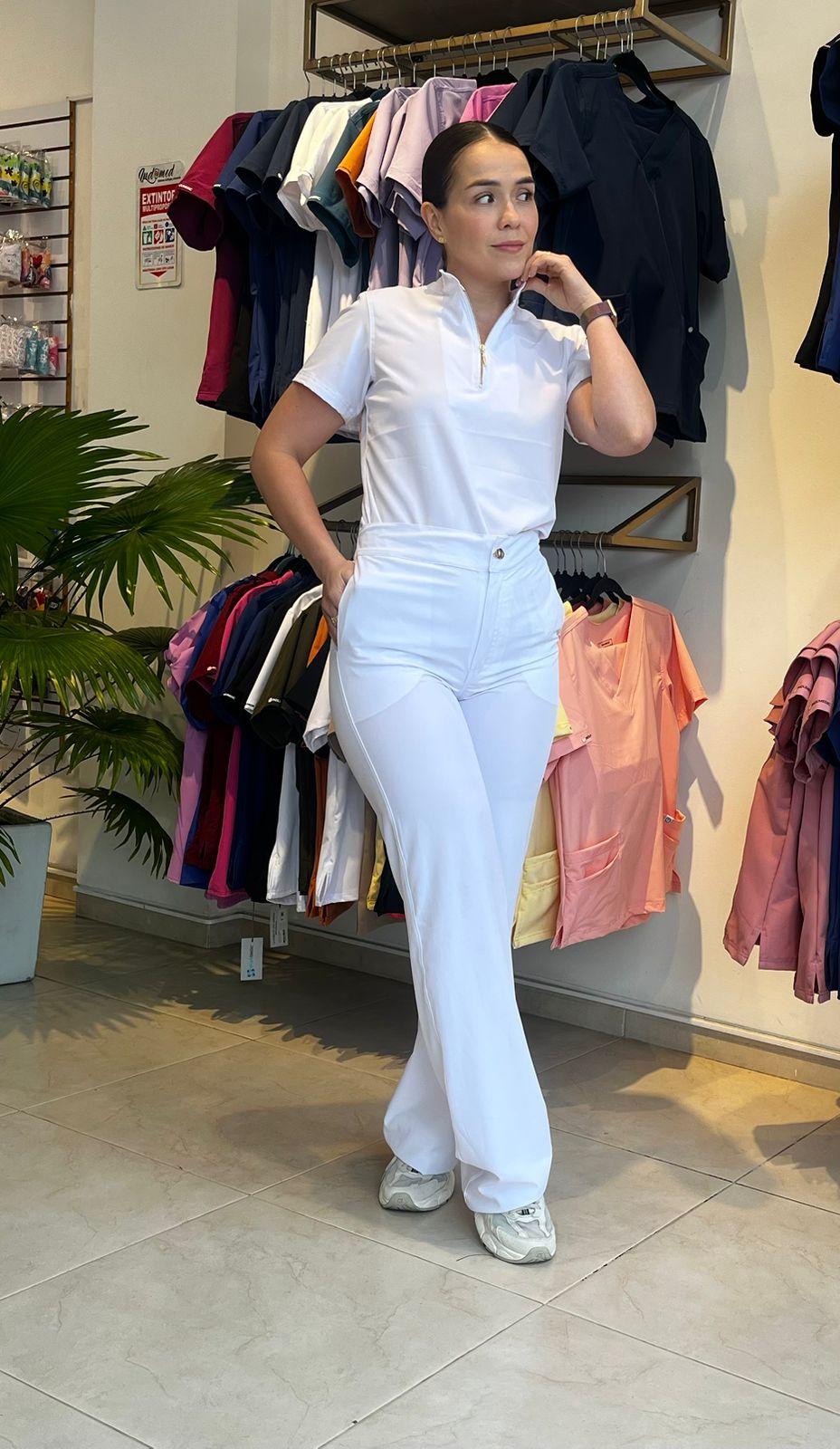 UNIFORME FRIDA BLANCO