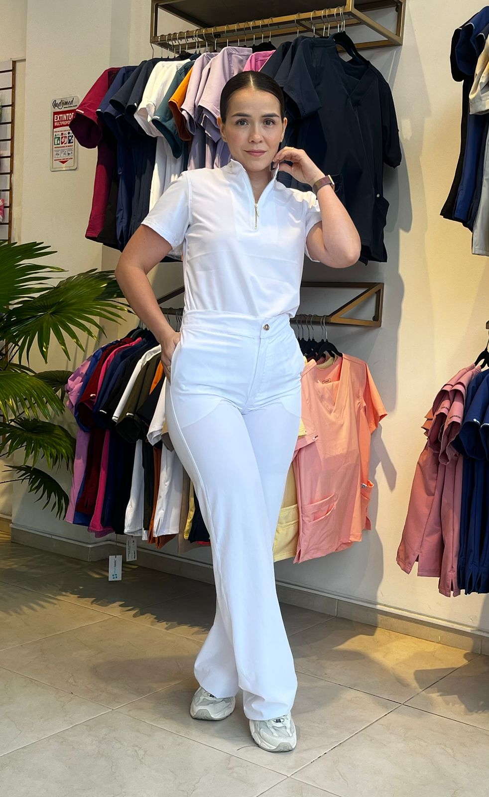 UNIFORME FRIDA BLANCO