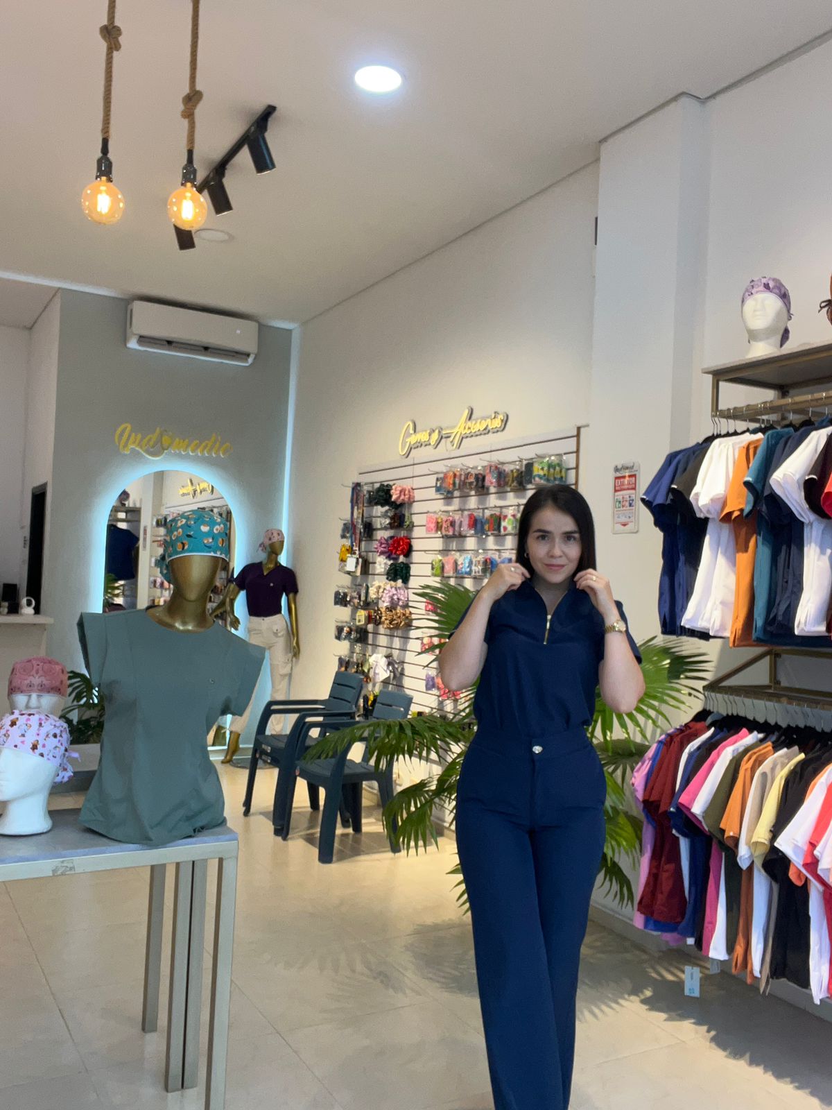 UNIFORME FRIDA AZUL OSCURO