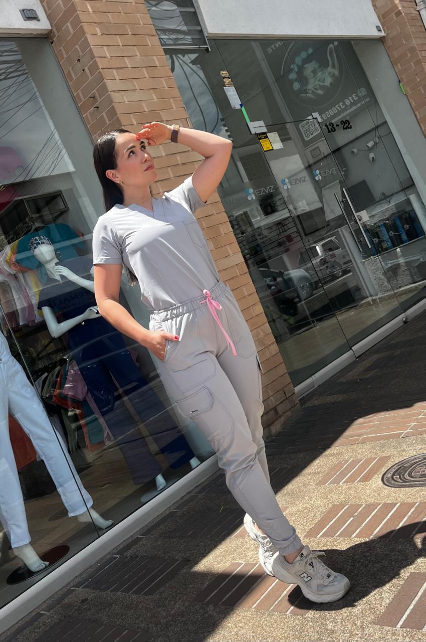 UNIFORME JOGGER GRIS PERLA