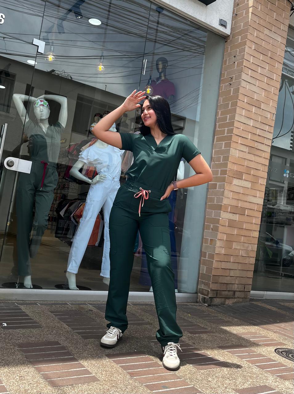 UNIFORME AMOR PROPIO VERDE BOTELLA