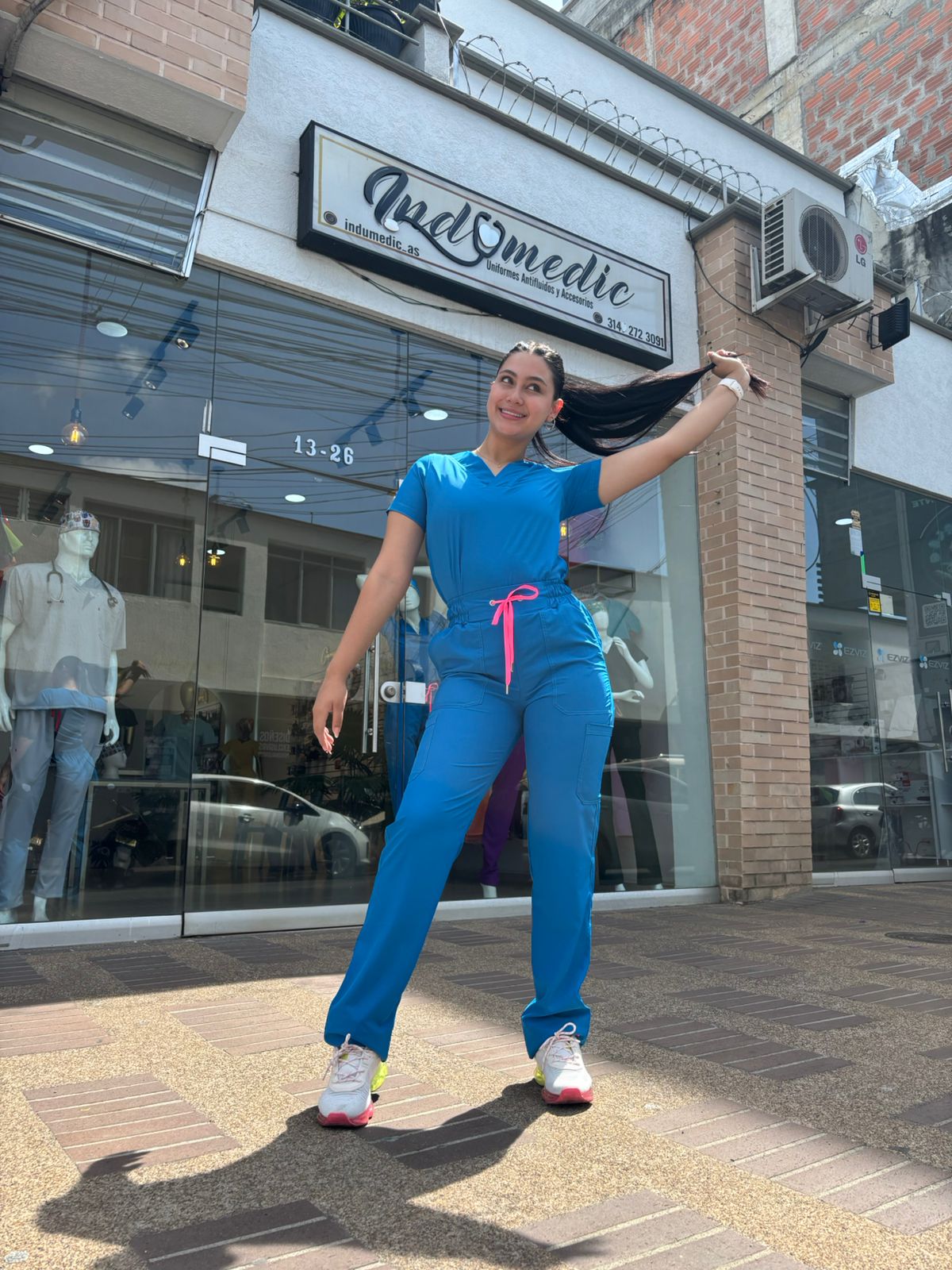 UNIFORME AMOR PROPIO AZUL ELECTRICO