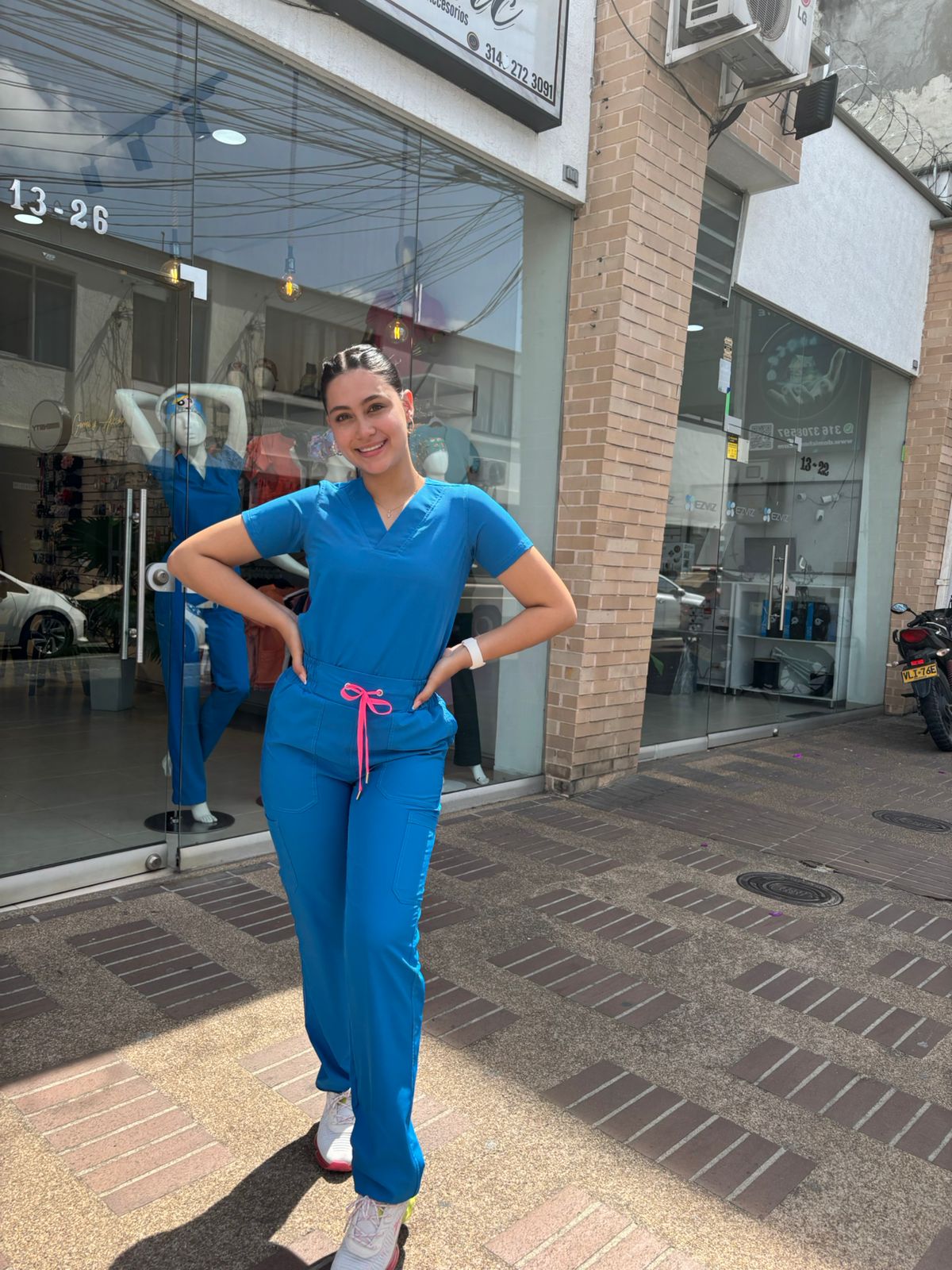 UNIFORME AMOR PROPIO AZUL ELECTRICO