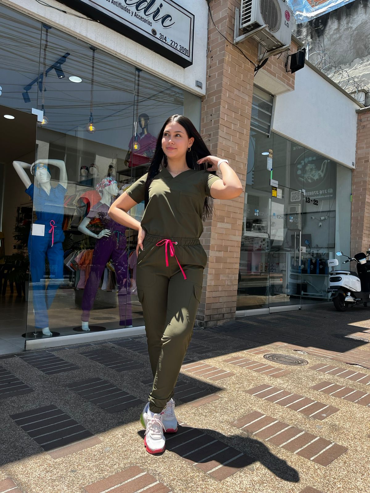 UNIFORME JOGGER VERDE MILITAR