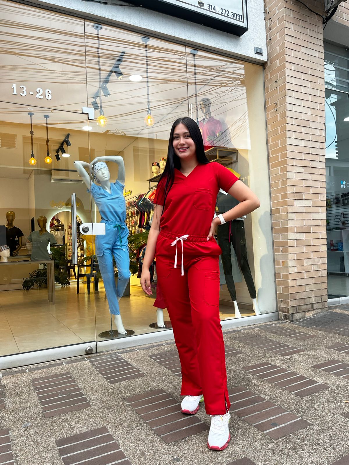 UNIFORME ROJO ABERTURA BOTA