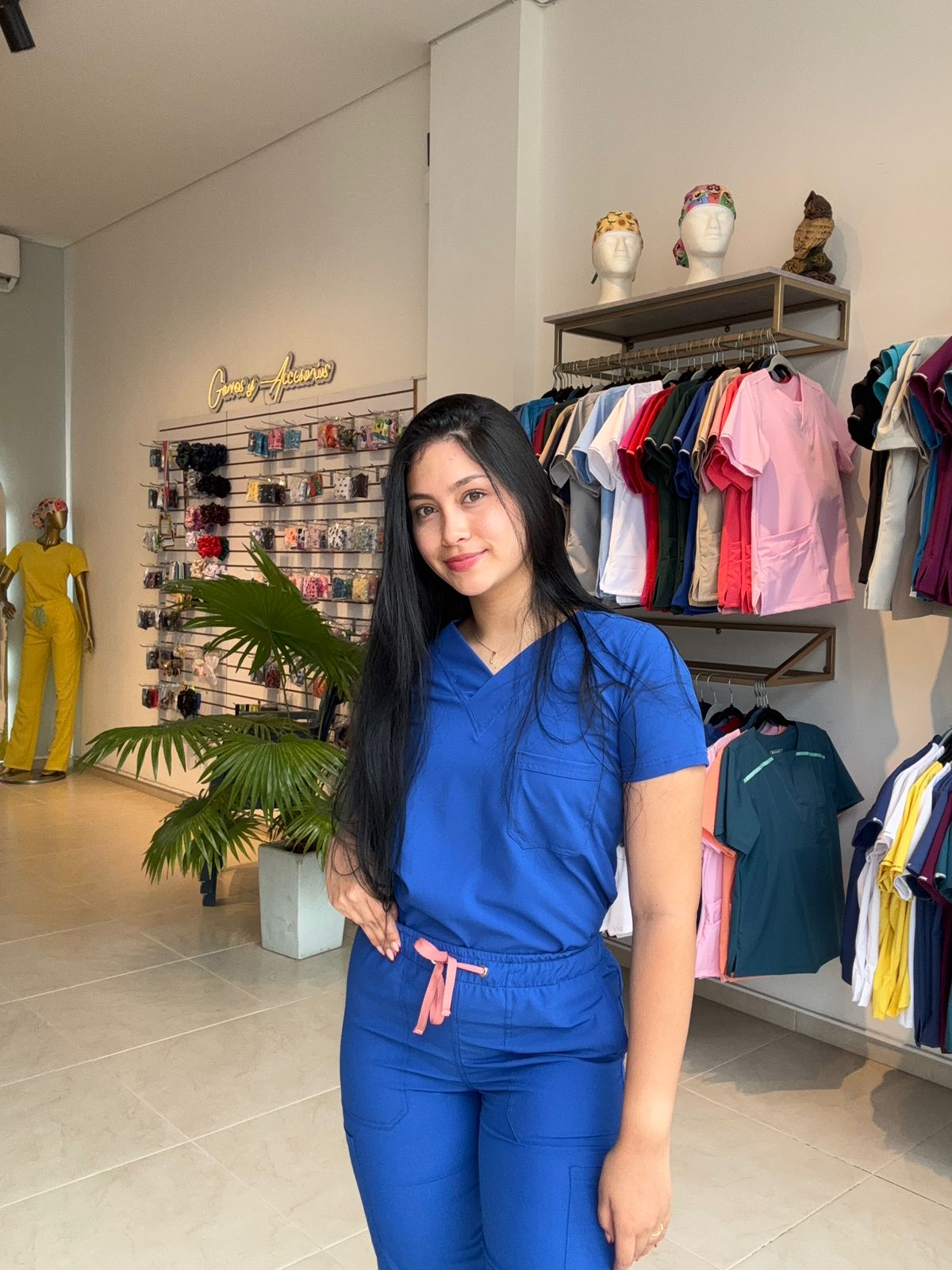 UNIFORME AZUL REY CON ABERTURA BOTA