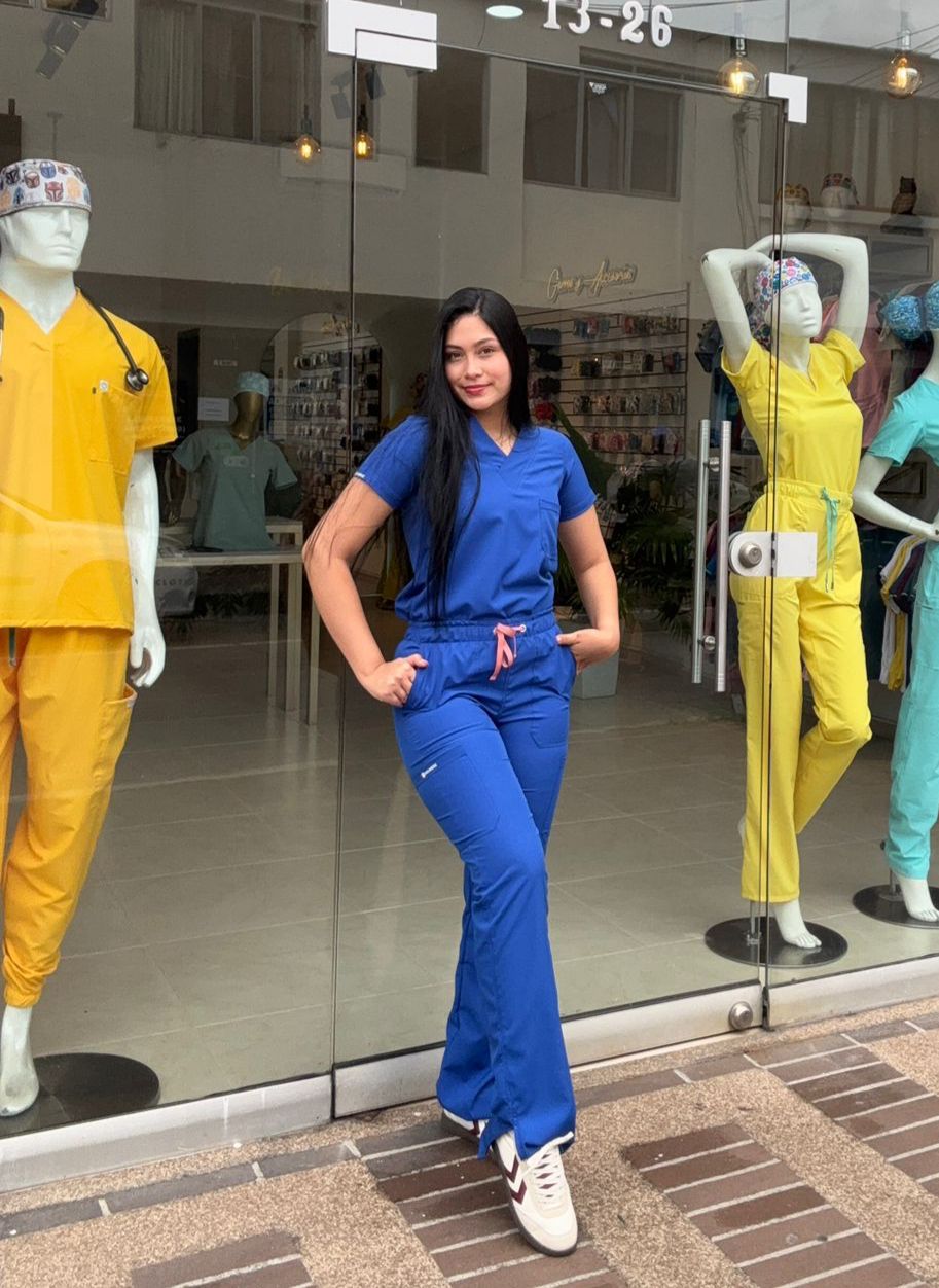 UNIFORME AZUL REY CON ABERTURA BOTA