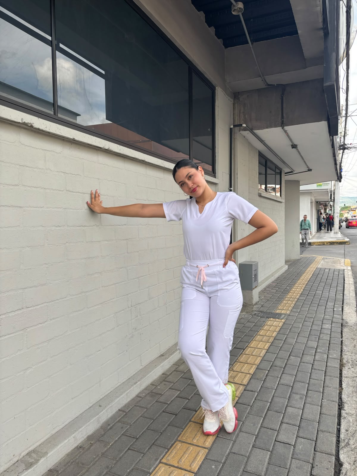 UNIFORME BLANCO CUELLO CORAZON