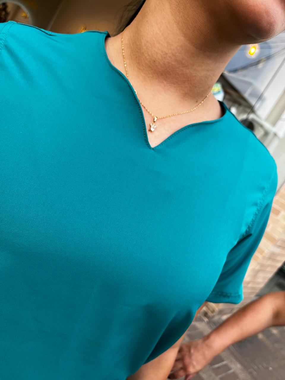 UNIFORME VERDE ESMERALDO CUELLO CORAZON